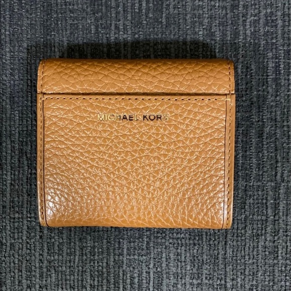 Michael Kors crossbody & wallet - Picture 8 of 10